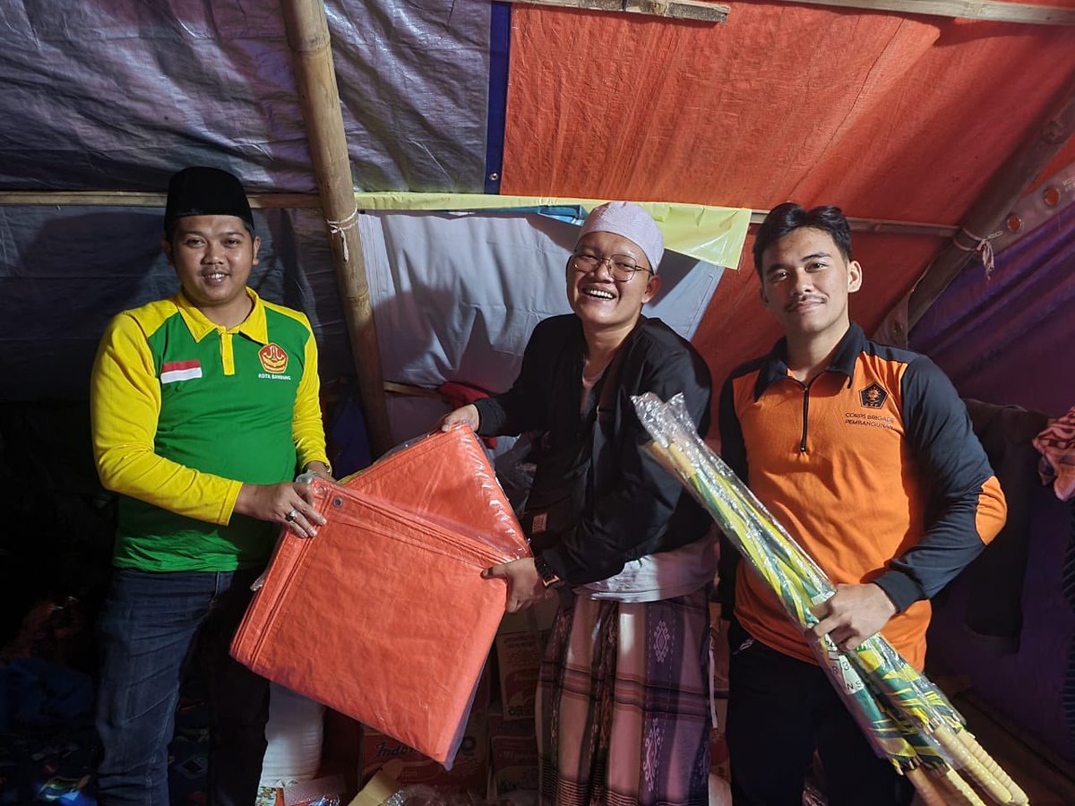 FardanElBasith's tweet photo. Terimakasih orng-orang baik. Semoga kebaikan selalu menyertaimu 
#GempaCianjur https://t.co/fnF0ROGeTX