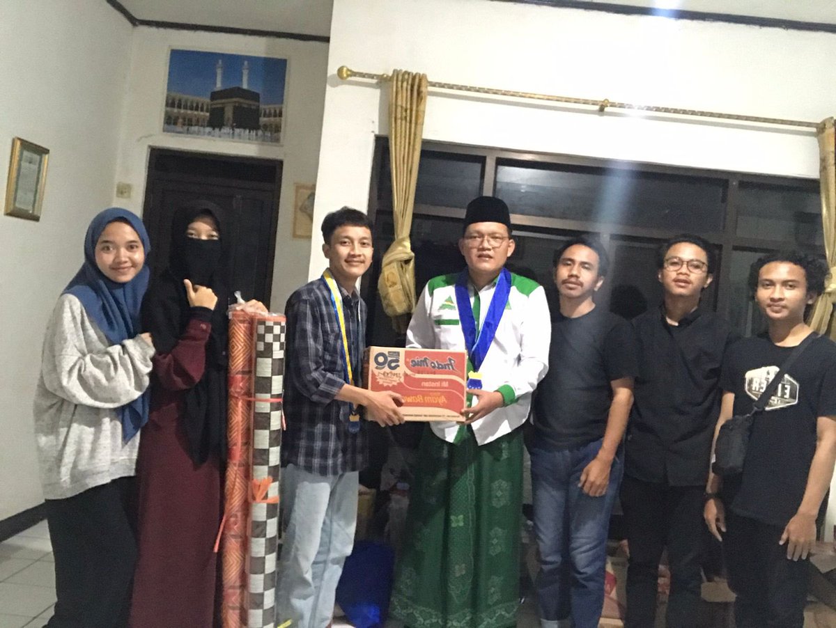 FardanElBasith's tweet photo. Terimakasih orng-orang baik. Semoga kebaikan selalu menyertaimu 
#GempaCianjur https://t.co/fnF0ROGeTX