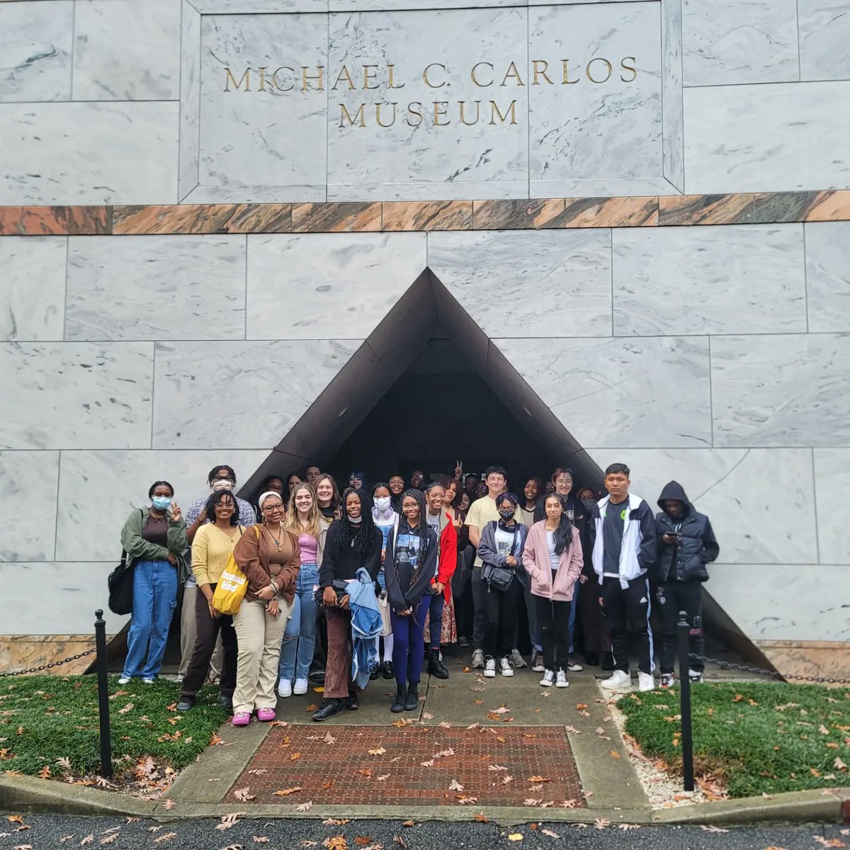 mrsdean_art's tweet photo. Thank you @carlosmuseum for a great docent-led tour today.... we left with such rich information and gained a great experience! @FCS_NSHS_Princ @BGreenArtEd @artwithmrs #fieldtripping #art #highschoolart https://t.co/BPPmBDDV0k