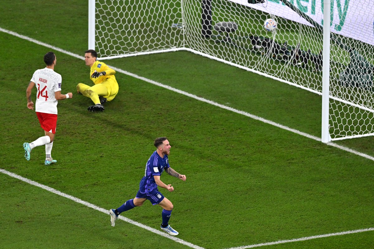 TopshotKirk's tweet photo. FIFA WORLD CUP QATAR 2022
Poland 🇵🇱 lose 2-0 to Argentina 🇦🇷 tonight at Stadium 974..@AFP @AFPphoto #PolandArgentina #POLVsARG https://t.co/uOypHQ7lMM