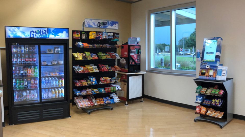 VendingService2's tweet photo. Transforming office breakrooms from dull and boring, to Sleek &amp; Chic spaces filled with a huge variety of healthy &amp; traditional foods, drinks &amp; snacks. @Global_Vending_ offers an easy way for our clients eat smart, refuel, and refresh. Stay on point &amp; focused all day long! https://t.co/aSqYesljGX