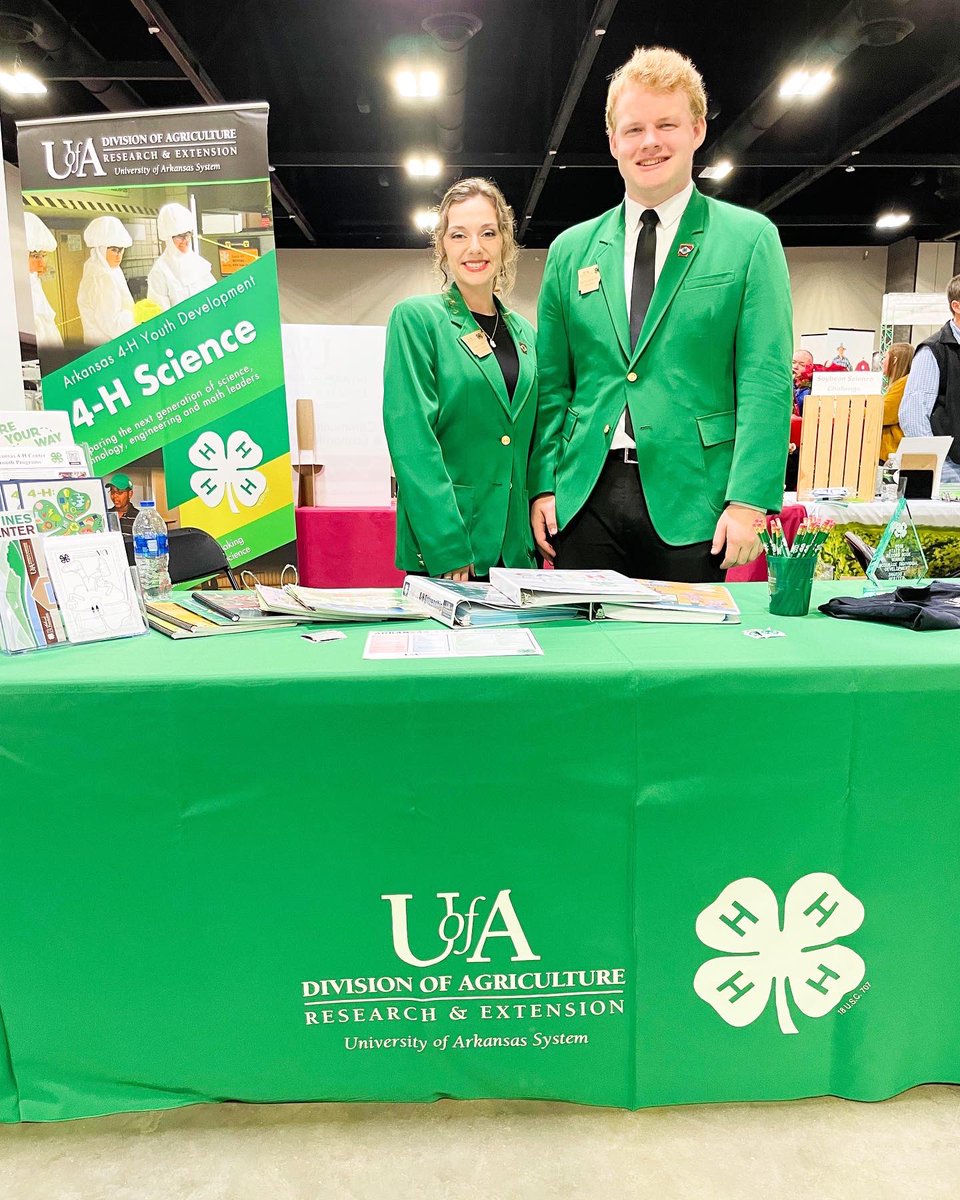 Arkansas4H's tweet photo. Itβs one of our favorite networking events of the year with @ArFB βΌοΈπ
We are at the #ArFB Convention this week in Hot Springs, if youβre here, make sure you stop by our booth!
#AR4H #AR4HLovesArFB #ArkansasAg #AgInArk #MakeTheBestBetter #Opportunity4All https://t.co/k5Ffai2Css