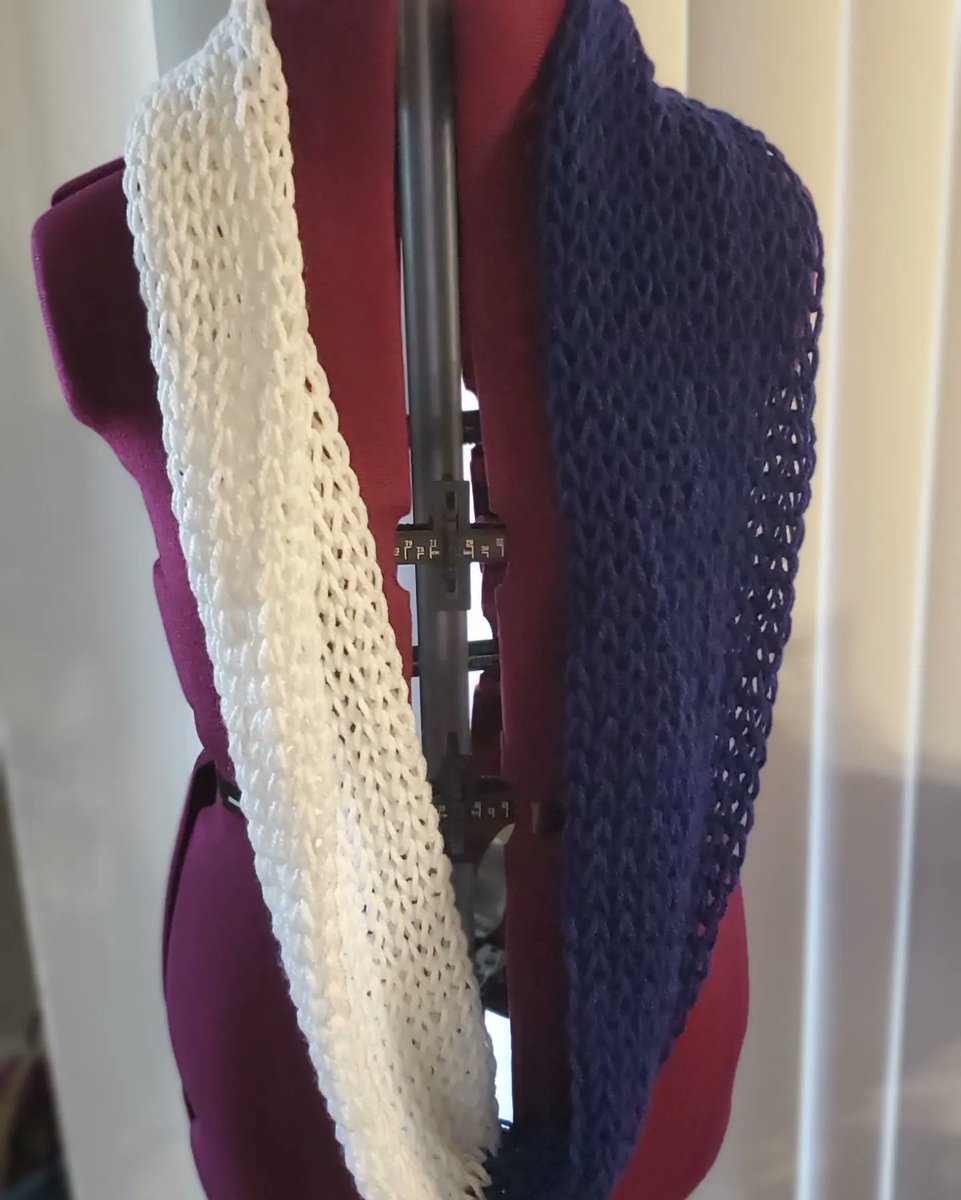 Fromahappyplac3's tweet photo. Happy Wednesday y'all!
I finished some drop stitch scarves today. These beauties will drop on the etsy shop this Friday! 😍
#dropstitch
#scarfseason
#scarf
#makerlife
#smallbusiness https://t.co/f1zeQj2CLV