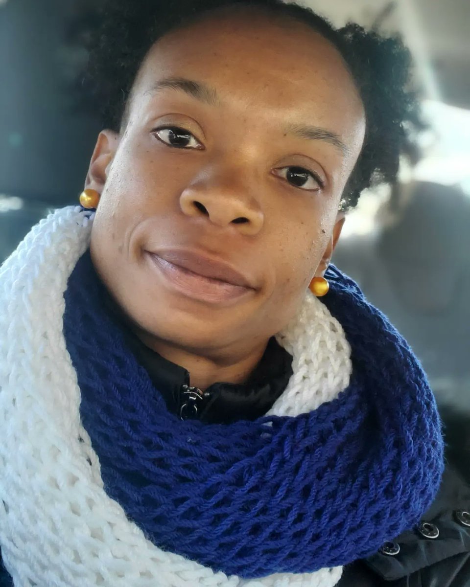 Fromahappyplac3's tweet photo. Happy Wednesday y'all!
I finished some drop stitch scarves today. These beauties will drop on the etsy shop this Friday! 😍
#dropstitch
#scarfseason
#scarf
#makerlife
#smallbusiness https://t.co/f1zeQj2CLV