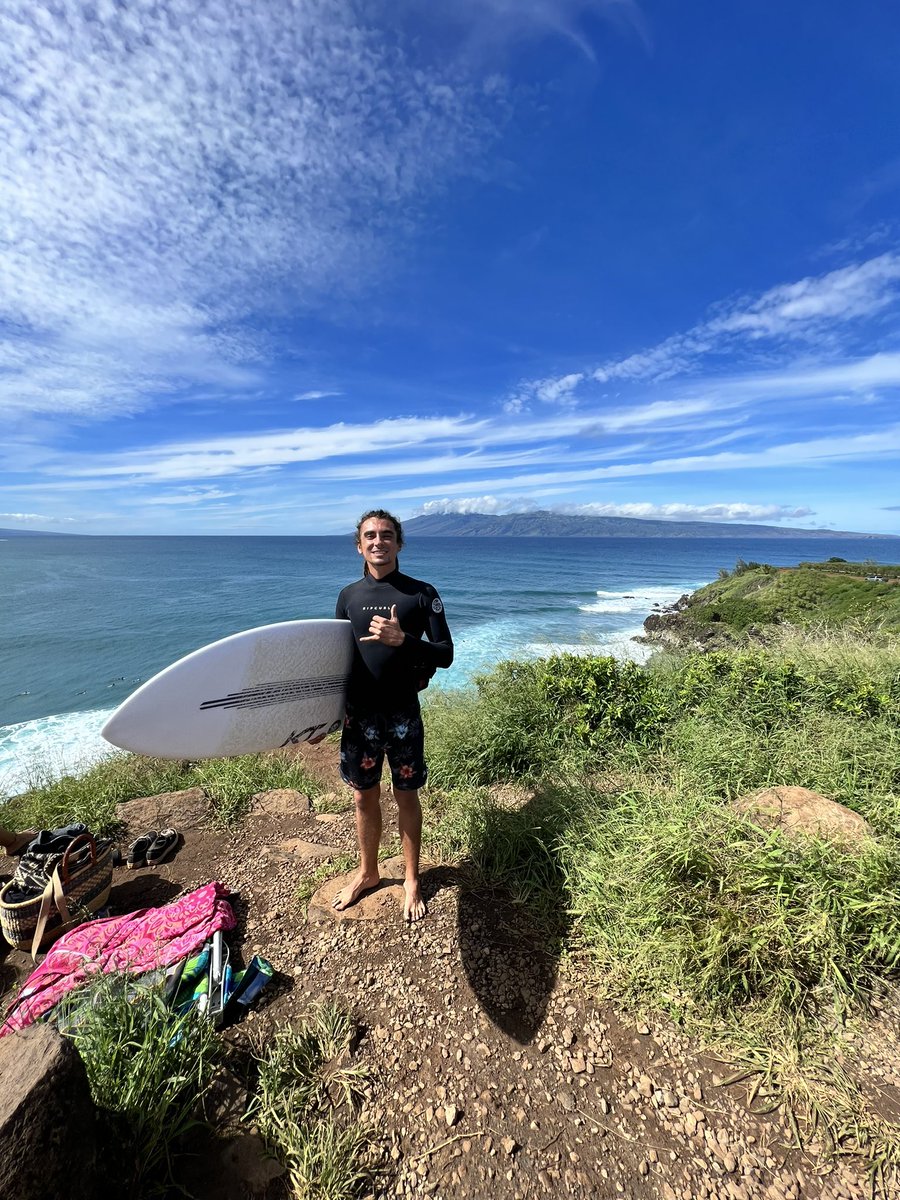 nattydread117's tweet photo. First time surfing Honolua Bay was so righteous🌞🌴🏄‍♂️ #maui #hawaii https://t.co/dnaCGXhVyg