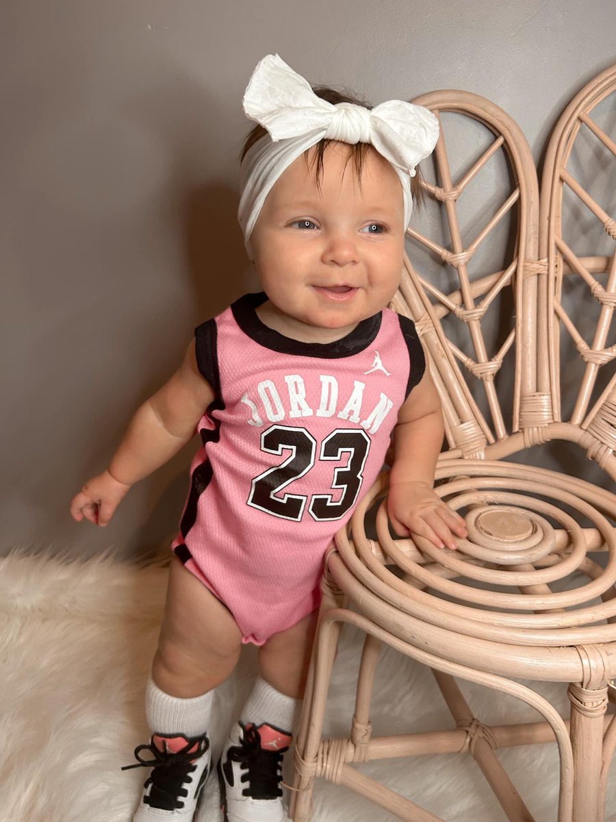 jmantonik's tweet photo. With a smile like that how could you not want her in your ads?  #MichaelJordan  #AirJordan @Nike @nikebasketball https://t.co/YAdYebkRyn