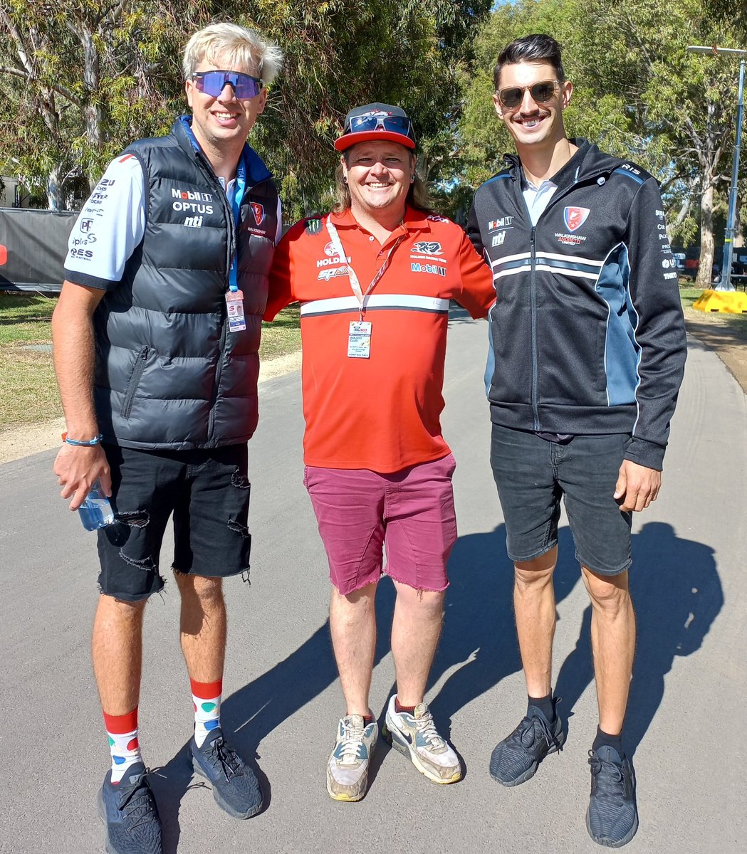 staggy33's tweet photo. How good, weekend goal achieved in less than an hour. Absolute legends. @FollowWAU #GoChaz #GoNick #VALO500 https://t.co/7ECsCFt3ay
