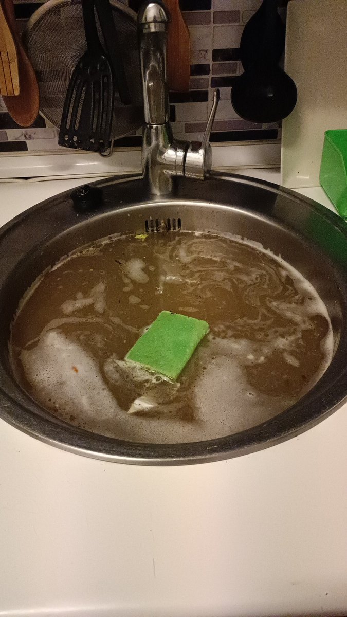 ¡Amigos! Os traigo el hilo de la infravivienda: cinco meses compartiendo piso con guarros

El fregadero:

Por qué simplemente no tirar la comida a LA BASURA??