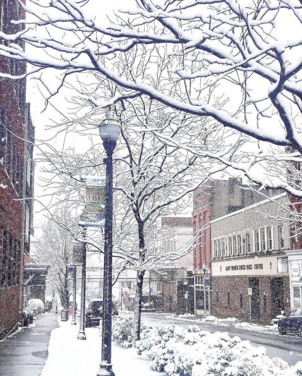WVtourism's tweet image. Who will you go adventuring with when it snows next? ⛄ 

📸 :instagram.com/visitpkb
📍 : Parkersburg, WV