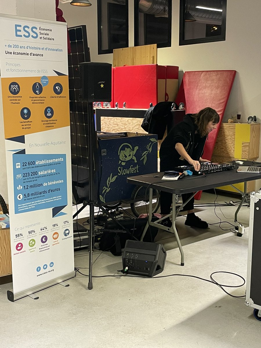 CRESS_NvlleAqui's tweet photo. Clap de fin pour la soirée #PsCHIT !
Moment convivial rempli de #rencontres et d’#échanges.
Merci à @BxMetro , merci à ChapitÔ et RestÔ&Cie pour l’accueil et le buffet 🍴
Merci à Medusyne pour le set 🎶 et Le Labo photo pour les 📸 !
Enfin, merci aux participants•es 🙏 https://t.co/Azoj5MdZtU