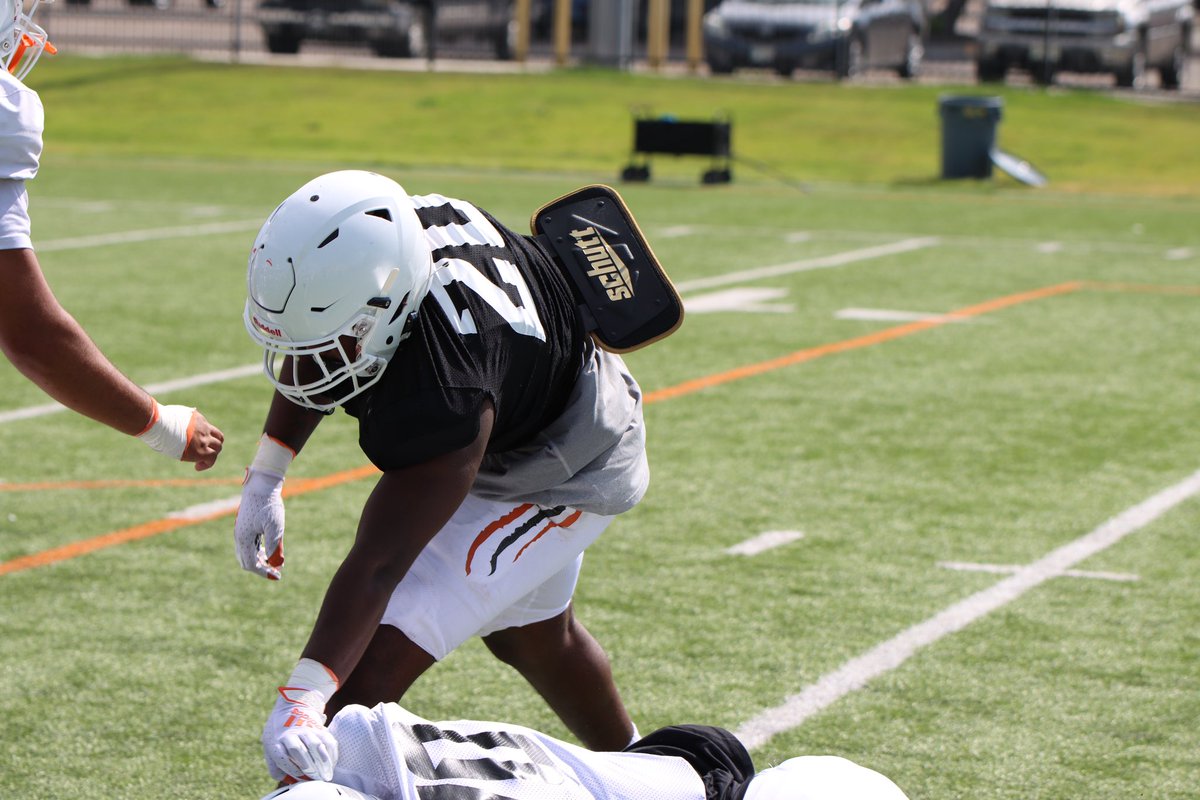 _mylesamey_'s tweet photo. -4 years of eligibility
-6’2” 230lbs
-DE/OLB
-DM for film https://t.co/1gwTXqrrKy