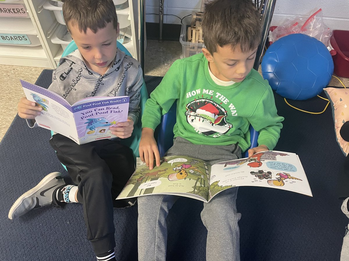 mrssnidersclass's tweet image. D.E.A.R time in first grade! We had a PTA guest reader, and students got to choose a new book to take home thanks to PTA! ❤️#dolphinbest #readersareleaders @officialSPS @TEAMDISNEYPod