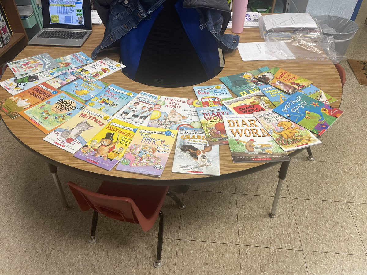 mrssnidersclass's tweet image. D.E.A.R time in first grade! We had a PTA guest reader, and students got to choose a new book to take home thanks to PTA! ❤️#dolphinbest #readersareleaders @officialSPS @TEAMDISNEYPod