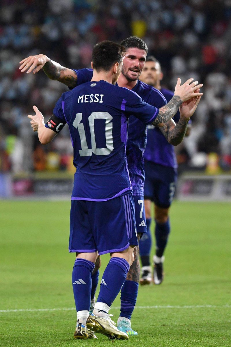 fcbfn_live's tweet image. De Paul: “Messi is our captain, who drives the boat. Against Mexico, he opened the game and today, when he failed, we showed that we are behind him to support him.” 

― TNT Sports Argentina