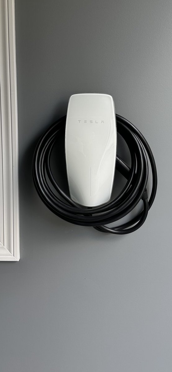 joenardecchia's tweet photo. #WallConnector is amazing. It takes about one hour to charge what used to take ~12 hours on the 110v Mobile Connector. https://t.co/PDWzriFDm2