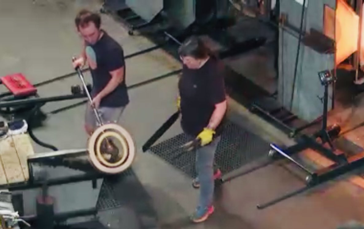 kathychouteau's tweet photo. My sister #jenelek blowing glass on the livestream at the Museum of Glass in Tacoma. https://t.co/ZgsvM9YJyL https://t.co/gkyL1hDx5V