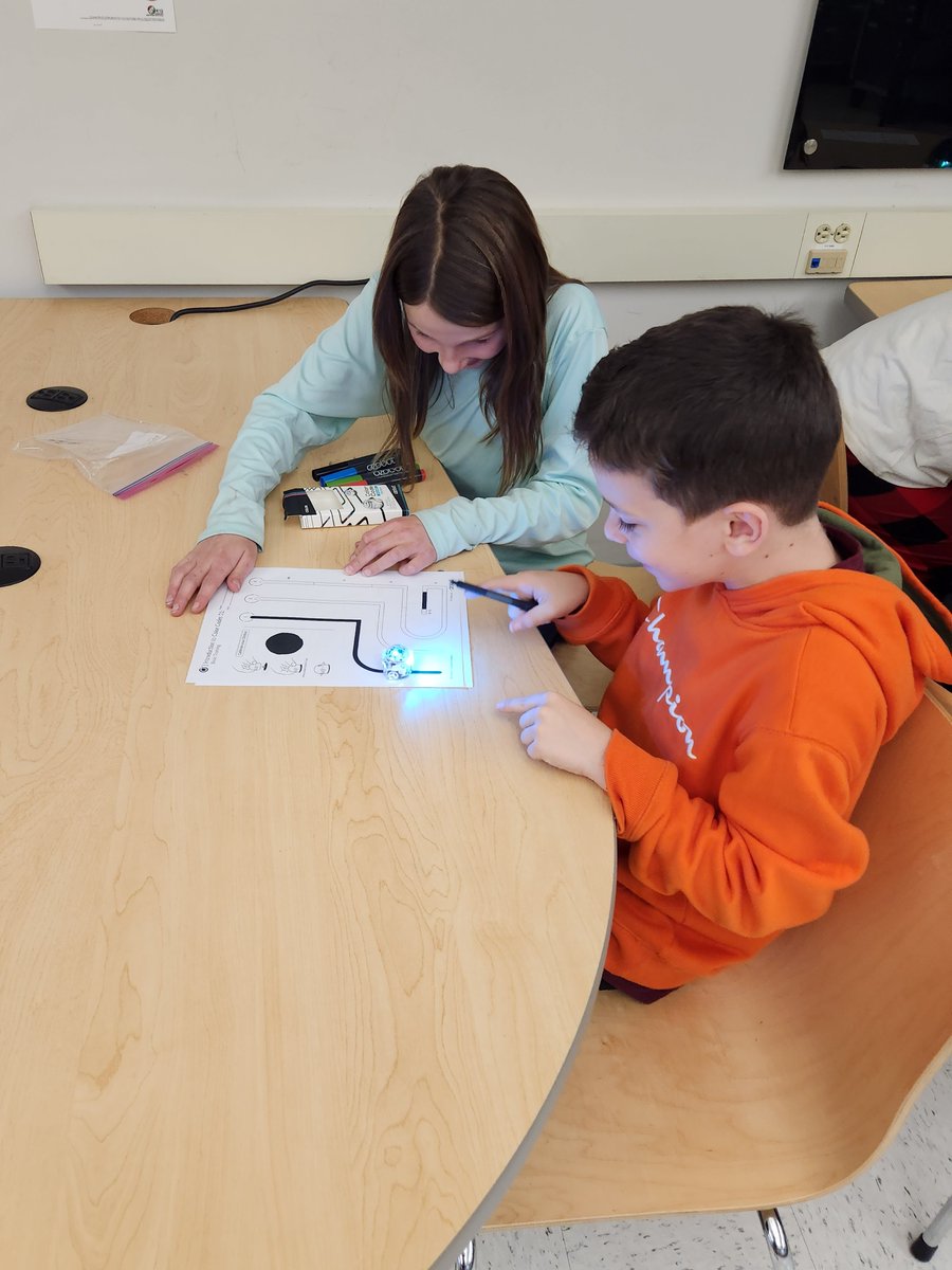 HeatherRedin's tweet photo. Had the best time in the makerspace today meeting the Ozobots! #wpscmsocial #wiltonwayct https://t.co/wBm69PbeWp