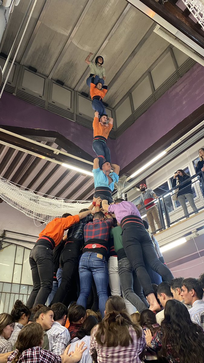 PataquersURV's tweet photo. Pataquers i pataqueres, la feina està feta! 🔥

Han sigut 3 mesos molt intensos de compromís, sacrifici, esforç i suor. Però no tingueu cap dubte, demà tot això ho veurem recompensat a plaça. 

Prepareu camisa i faixa, demà toca gaudir 🧡
#castellers #castells #pataquers https://t.co/pKNCS8x2SH