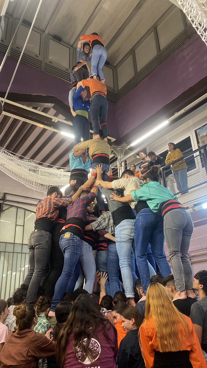 PataquersURV's tweet photo. Pataquers i pataqueres, la feina està feta! 🔥

Han sigut 3 mesos molt intensos de compromís, sacrifici, esforç i suor. Però no tingueu cap dubte, demà tot això ho veurem recompensat a plaça. 

Prepareu camisa i faixa, demà toca gaudir 🧡
#castellers #castells #pataquers https://t.co/pKNCS8x2SH