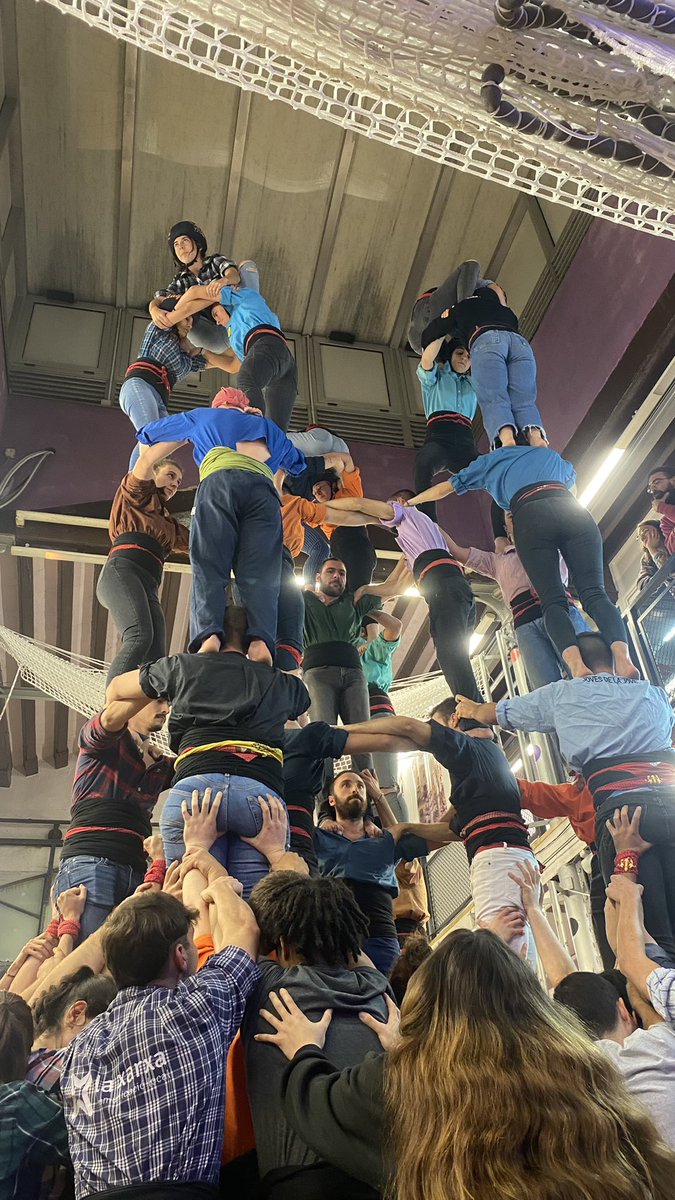 Pataquers i pataqueres, la feina està feta! 🔥

Han sigut 3 mesos molt intensos de compromís, sacrifici, esforç i suor. Però no tingueu cap dubte, demà tot això ho veurem recompensat a plaça. 

Prepareu camisa i faixa, demà toca gaudir 🧡
#castellers #castells #pataquers