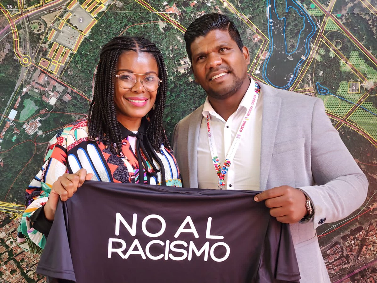 PaolaCabezasC's tweet photo. Para erradicar esta pandemia que está expulsando del desarrollo social a seres humanos por su condición étnico-racial. No podemos seguir dando la espalda a un problema real, que existe y que limita oportunidades
.
.
#YoSoyAntiRacista 👩🏾🦱✊🏾
#IAmAntiRacist
#AccionYA https://t.co/XQxXRRyLQw