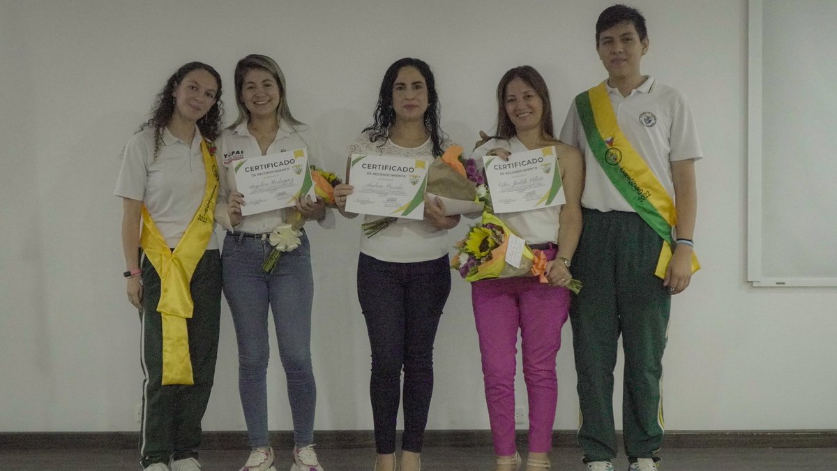 ARNColombia's tweet photo. En #Yopal la iniciativa comunitaria "Tendiendo Puentes" trabaja con las niñas, niños y jóvenes del colegio La Campiña promoviendo espacios de participación, convivencia, construcción de confianza y reconciliación en articulación con @alcaldiadeyopal @ComisionVerdadC @URosario 🤝 https://t.co/bdCZD9Q2qV