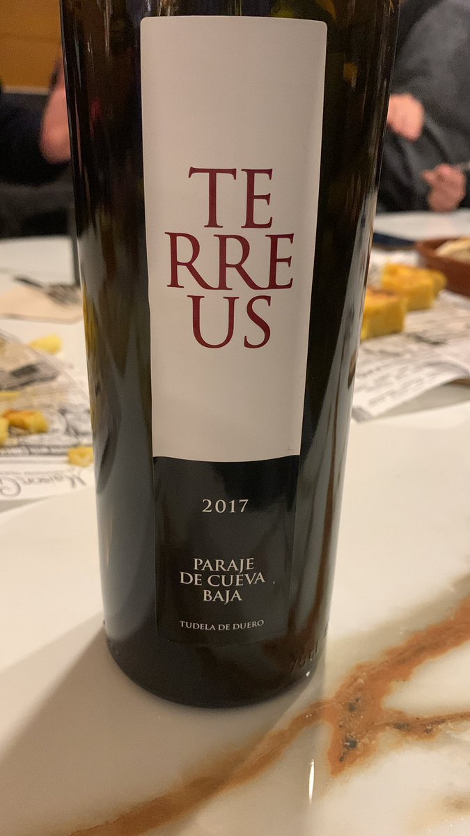vinosyvinazos's tweet photo. Hoy cata ciega @DORibera 2017. Gustaron mucho F @VinoFuentespina y #Garmon.El q menos #PicoCuadro #ElChorro y,sorprendentemente, #Torralvo @BodegasVizcarra . #Leda @MasaveuBodegas @BodegasArzuaga y @BodegasNEO #puntasencia, bien. De postre un #Terreus, poco q decir de este 🔝🔝. https://t.co/zCMi264bdJ