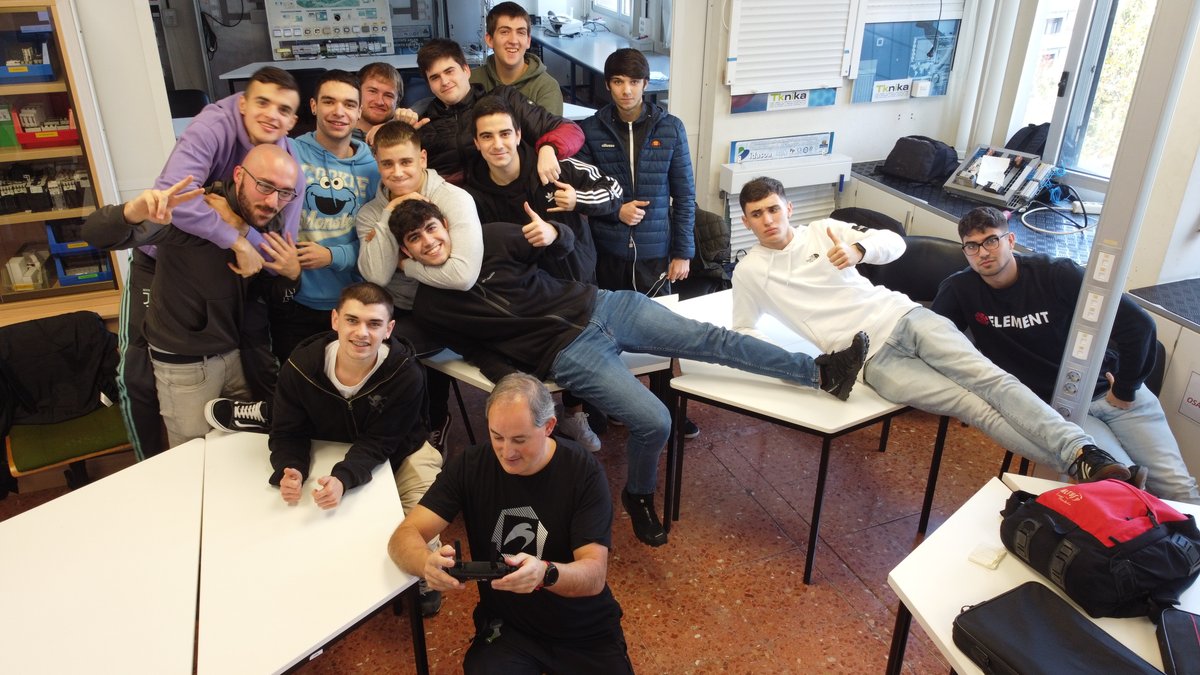 Hemos realizado la jornada "Aplicaciones de drones en infraestructuras eléctricas" con el alumnado de 2º de GS de Electricidad <a href="/fpbidasoa/">CIFP BIDASOA LHII</a> con el objetivo de transmitir nuestro conocimiento adquirido en proyectos 
<a href="/tknika/">Tknika</a>. Les puede ser muy útil en su profesión. Mila esker!