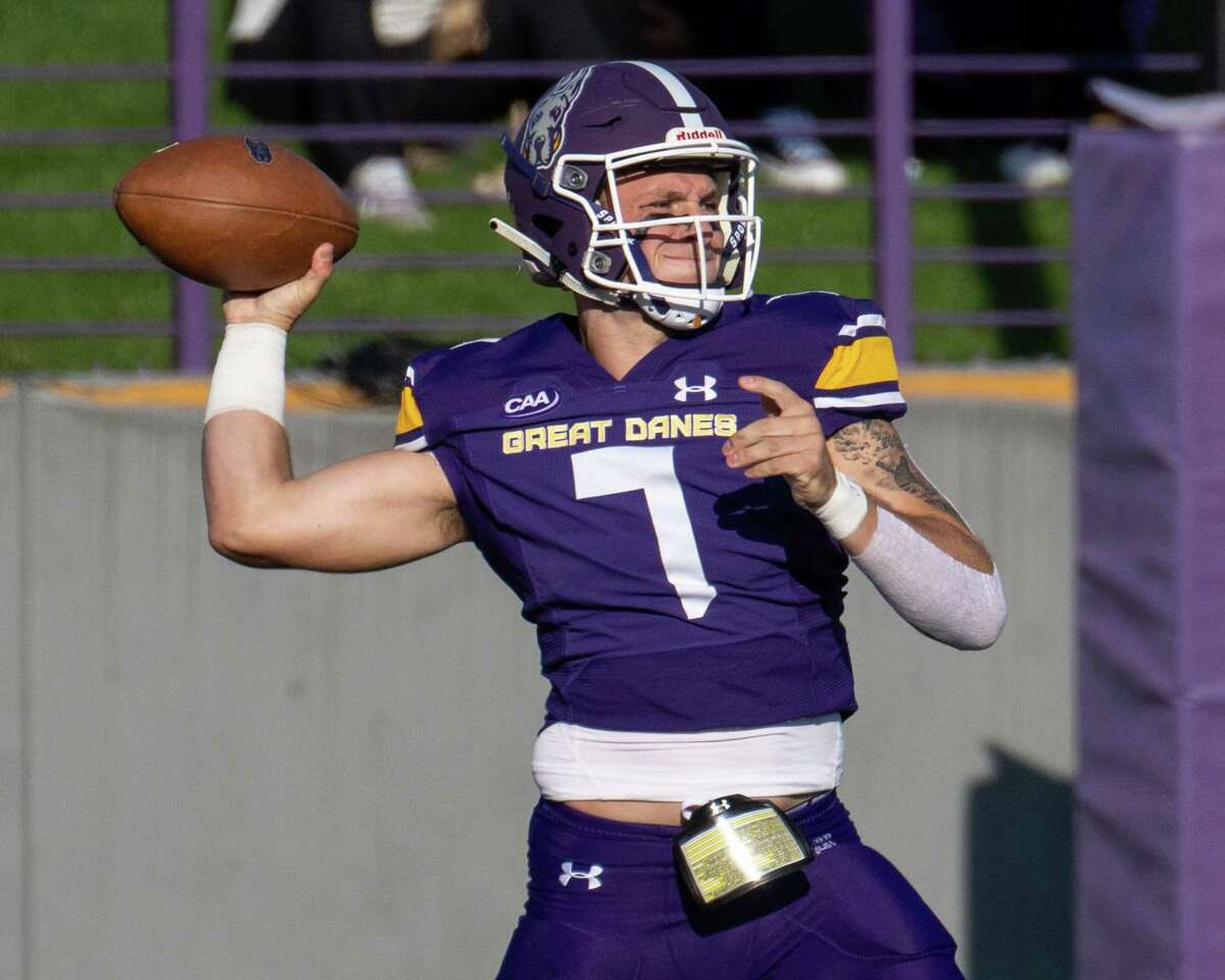 After a great phone call with @CoachJambrose, I am excited to announce that I have received an offer from the University at Albany! #UAUKNOW <a href="/UAlbanyFootball/">UAlbany Football</a> <a href="/CoachTomBolden/">Tom Bolden</a> <a href="/LakotaWestFB/">Lakota West Football</a>