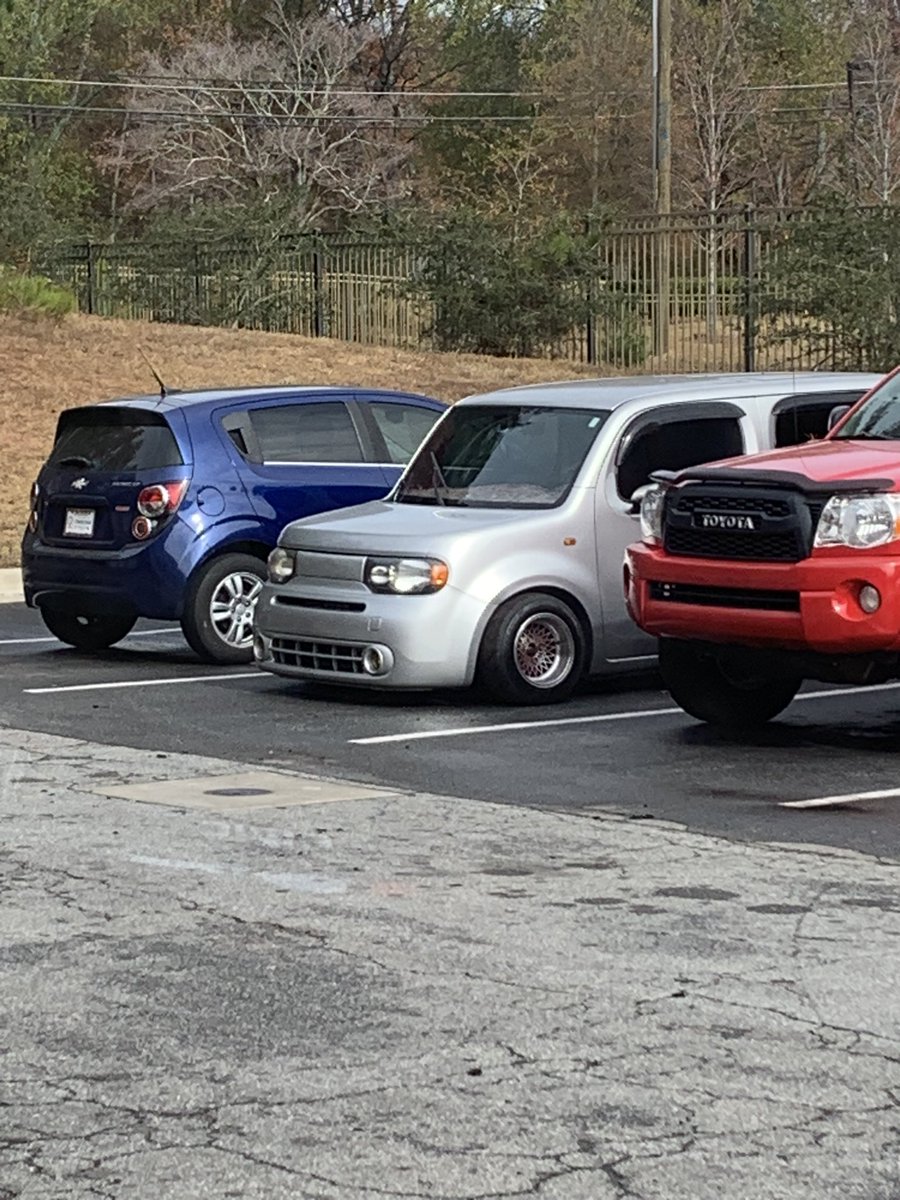 lowdowncube's tweet photo. Parking lot spots https://t.co/sHPLZHUj3c