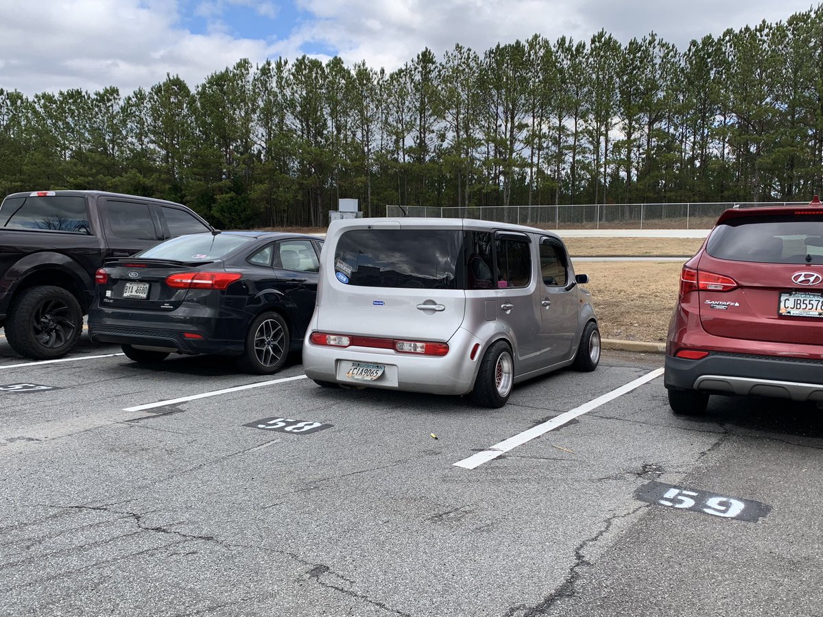 lowdowncube's tweet photo. Parking lot spots https://t.co/sHPLZHUj3c