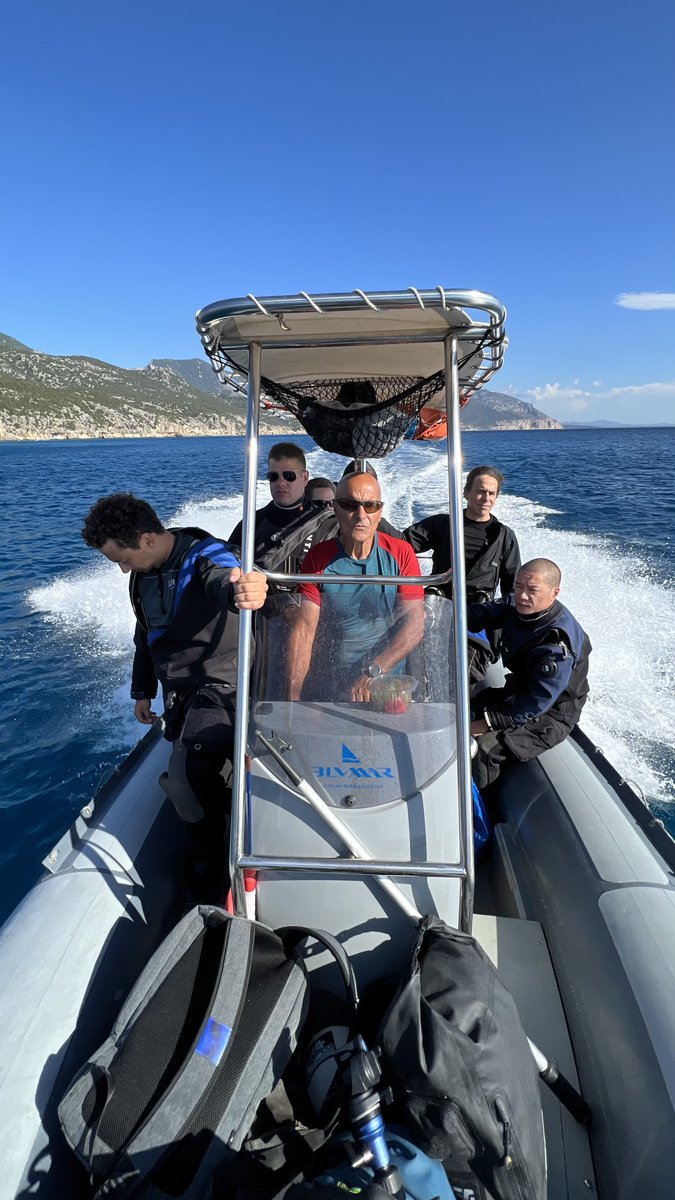 ExplorersClub's tweet photo. 📸 1: Looking out from the cover at Bue Marino
📸 2: Unplanned attempt at a Steve Zissou moment
📸 3: Excited to see what we find
TEC Fellow Jeremy La Zelle and Member Daniel Ortega's #ECFlag cave expedition in Sardinia for the @MGeneproject.
Takeover - DAY 29/30 https://t.co/ltFaZzZWs0