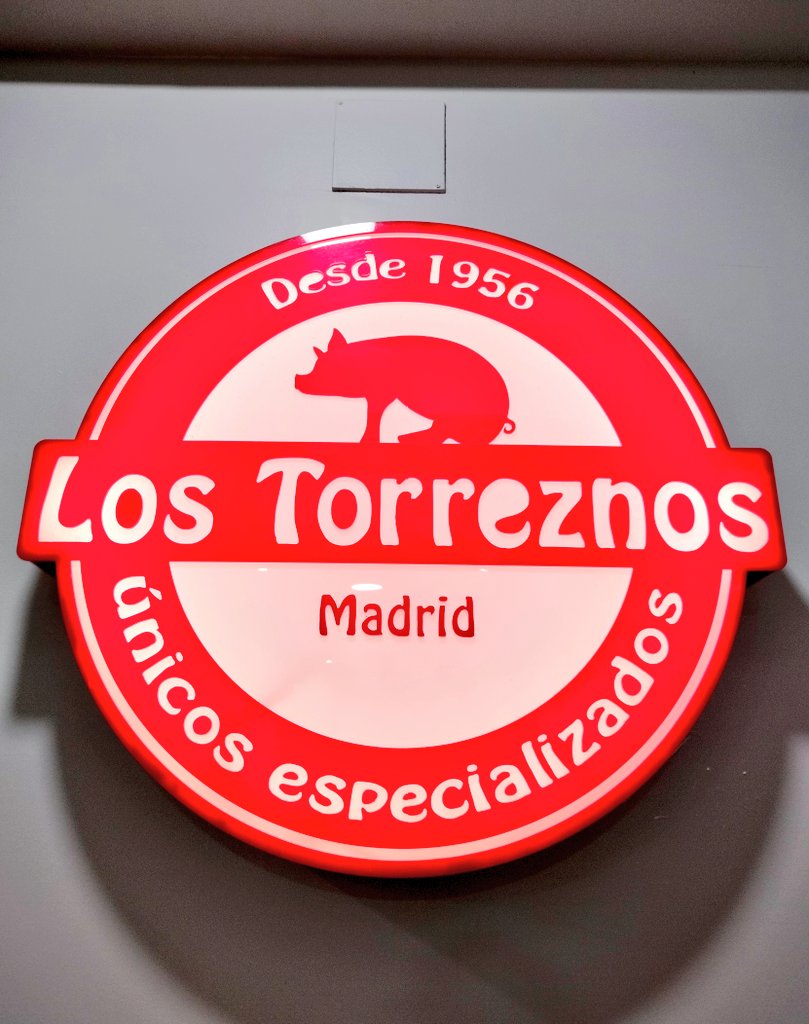 e_mulio's tweet photo. Lo feliz que soy en estos restaurantes de lujo. De verdad, que no podéis imaginarlo ♥️🥪🍻 https://t.co/W53BAe43LW