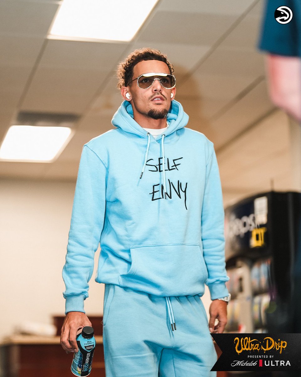 ATLHawks's tweet photo. @MichelobULTRA @BigO21_ @DreHunter Icy blue 🧊

#ULTRADrip | @MichelobULTRA https://t.co/HIoYV8XTEn