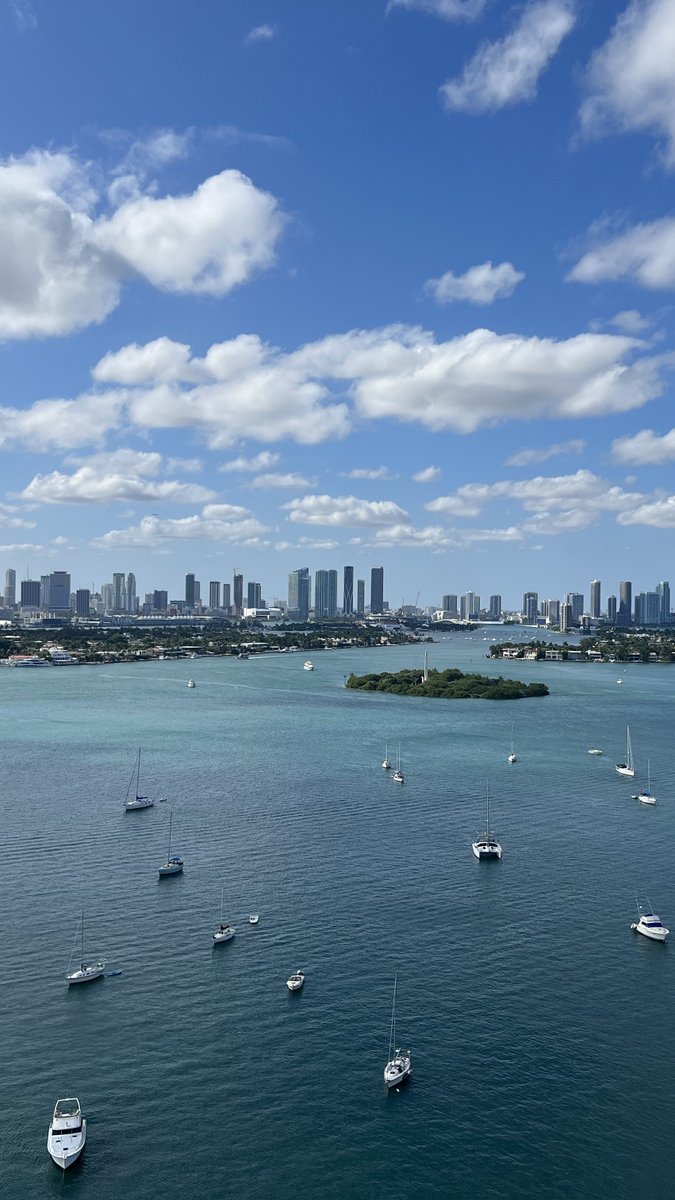 jerijenkins's tweet photo. Spacious 2/2 corner unit with extraordinary city, bay, and ocean views 😍 Breathtaking sunrises and sunsets from all rooms and spacious private balcony.

The Waverly
1330 West Ave #2302, Miami Beach

Offered at: $1,150,000

Contact us for more information 🔑 https://t.co/3O2xJdvylI