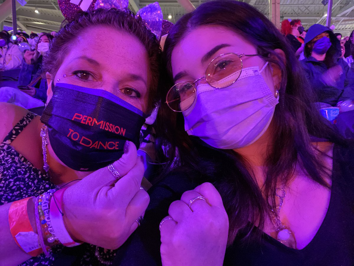 lizzy728's tweet image. A year ago today I was on a flight with my daughter to LA to see our boys.  How I wish we could all see them again soon!!  Had the best time!!!!