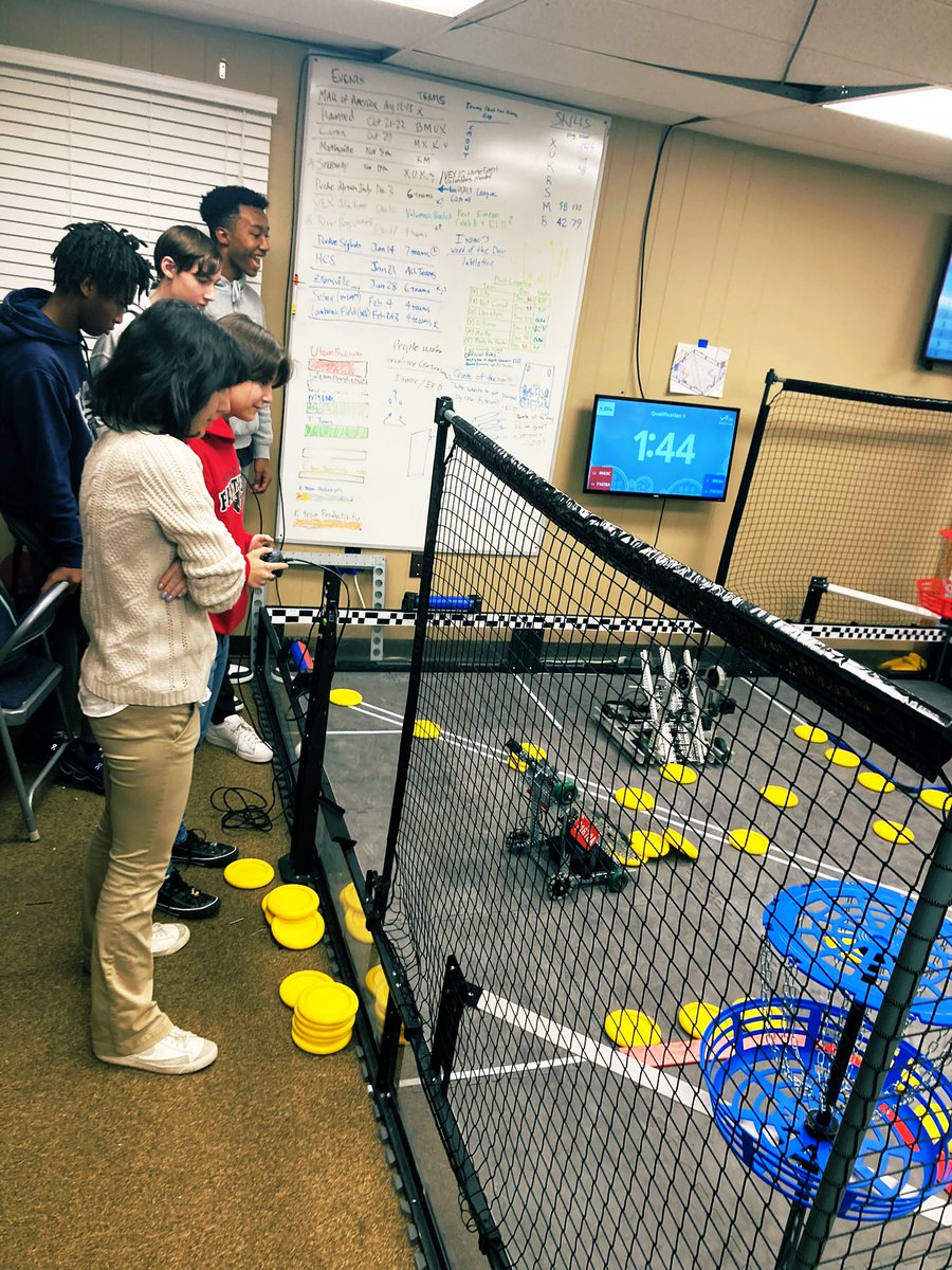 JELPLTW's tweet photo. First night of Robotic Competition for our Concepticons!!! @msdwt @JELCC @Director_JELCC  @NCHS_IN @NC_Principal https://t.co/wznokMi9vS