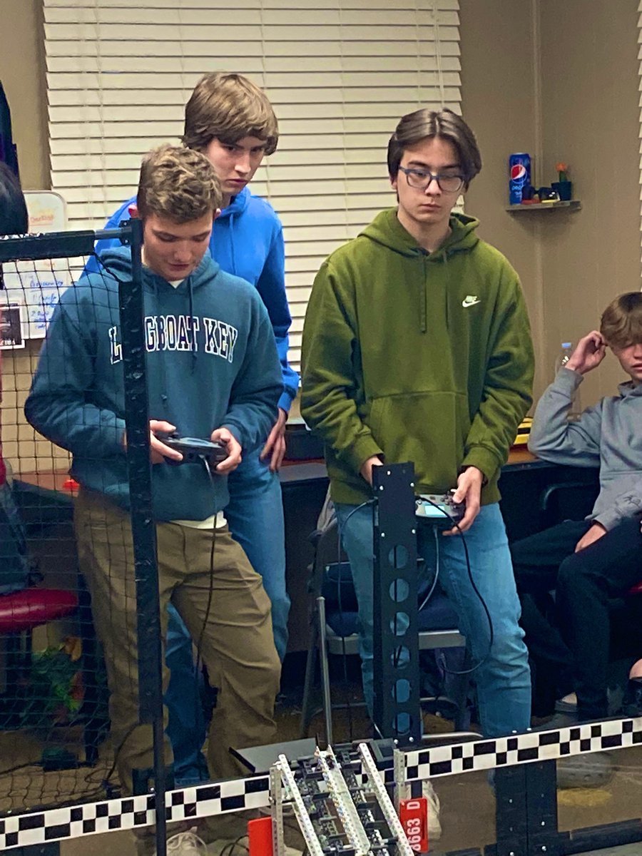 JELPLTW's tweet photo. First night of Robotic Competition for our Concepticons!!! @msdwt @JELCC @Director_JELCC  @NCHS_IN @NC_Principal https://t.co/wznokMi9vS