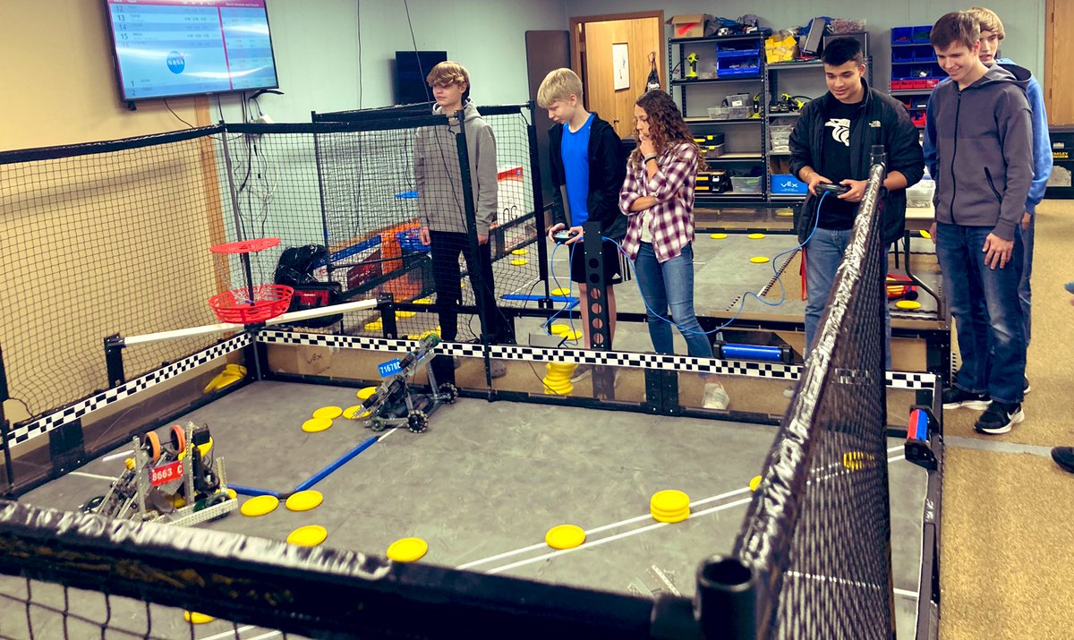 JELPLTW's tweet photo. First night of Robotic Competition for our Concepticons!!! @msdwt @JELCC @Director_JELCC  @NCHS_IN @NC_Principal https://t.co/wznokMi9vS