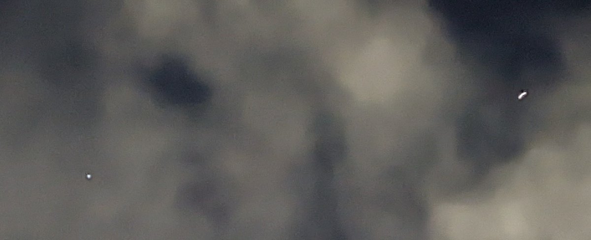 teejaygee's tweet image. Like to watch #ISS passes? Try looking for the Chinese station. It's visible too (it's on the right in the photo).