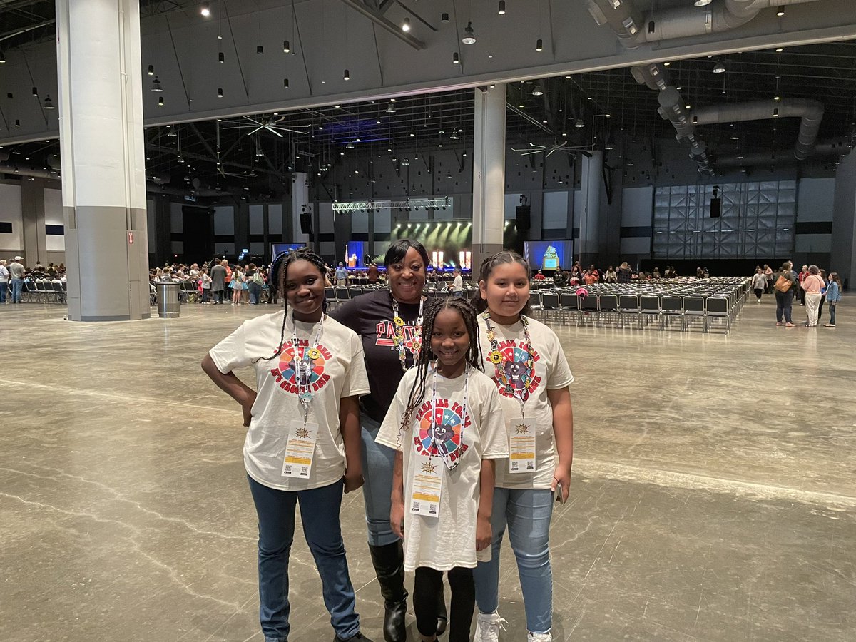 litforlearning_'s tweet photo. Pep Squad Members and Jr Beta Scholars @TotallyTAG #betacon @nationalbeta @AGHESJrBeta 

These girls had an amazing time ❤️ https://t.co/tcZUs2VLGu