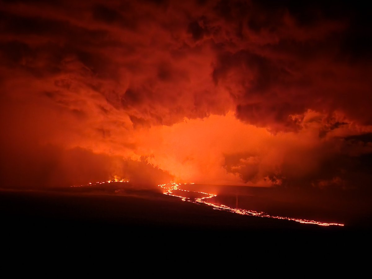 tory_lopez_'s tweet photo. Mauna Loa 🌋#MaunaLoa #MaunaLoaErupts #MaunaLoaVolcano https://t.co/s3bQVEbhtP