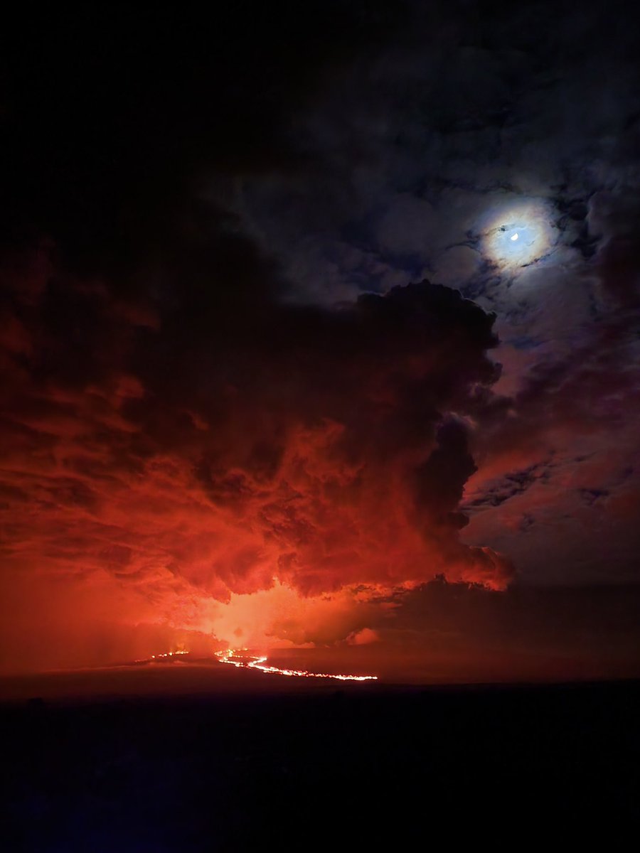 tory_lopez_'s tweet photo. Mauna Loa 🌋#MaunaLoa #MaunaLoaErupts #MaunaLoaVolcano https://t.co/s3bQVEbhtP