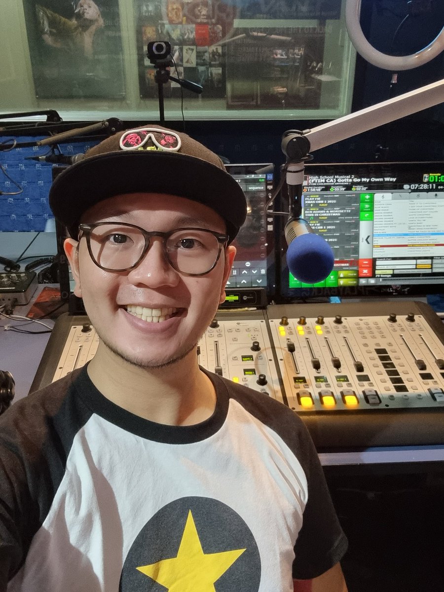 _StanSy's tweet photo. Reporting for duty on-air @995PlayFM for #Playback995! Got a request from the 2000s or the early 2010s? Let's put that on the radio and online 👉🏽 https://t.co/oCrUdE8Yzp! https://t.co/a0Cf383nwA