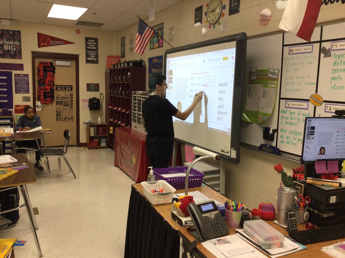 SOeducating's tweet photo. ‘Tis the season to let your light shine.  EB students leading each other and learning together.
#JordanMSIgnited @JordanNISD https://t.co/UflZUq0FRL