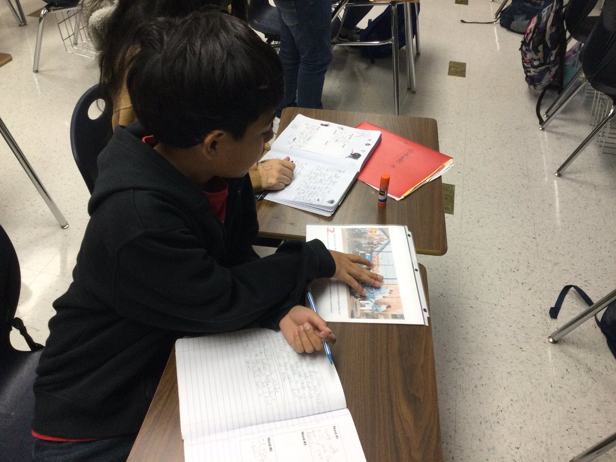 SOeducating's tweet photo. ‘Tis the season to let your light shine.  EB students leading each other and learning together.
#JordanMSIgnited @JordanNISD https://t.co/UflZUq0FRL