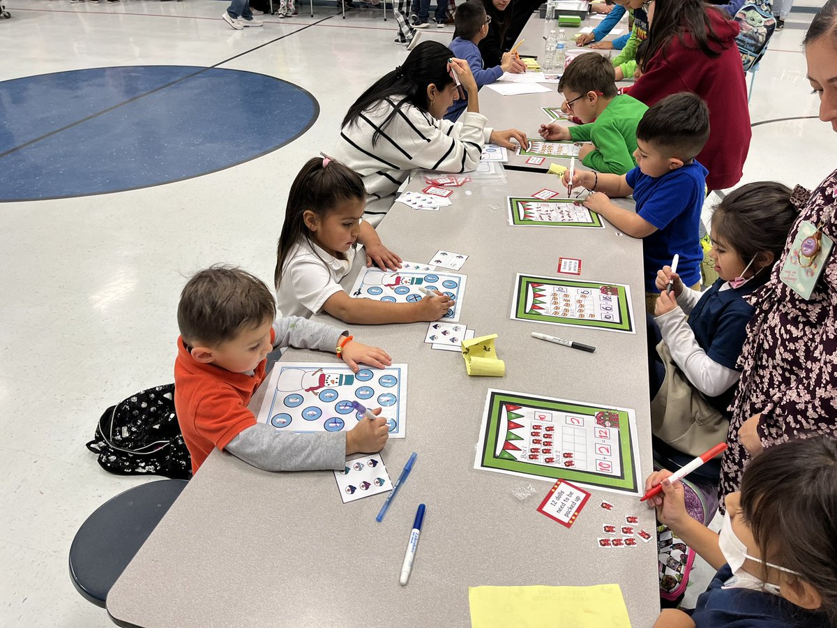 Come take a ride on the Literacy Express! Our Literacy Night is in full swing! 📚📚📚#TeamSISD #MissionPossible