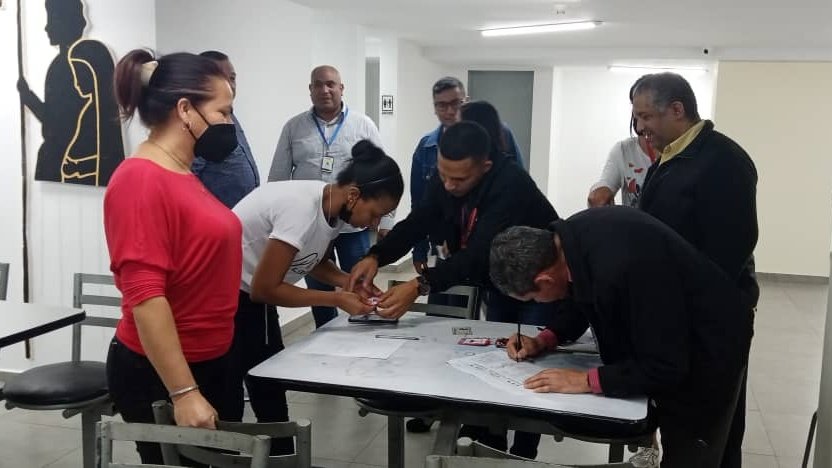 MinTrabajoVE's tweet photo. Encaminados hacia el manual del modelo de gestión socialista bolivariano del siglo XXI, cumpliendo instrucciones del Pdte. @NicolasMaduro, en la sede central del Min. del Poder Popular para la Alimentación, se llevó a efecto la creación del #CPT de #CUSPAL.
#FITVENEsDesarrollo https://t.co/EH73erf8fE