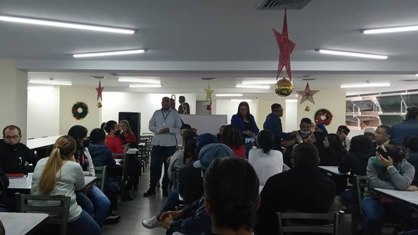 MinTrabajoVE's tweet photo. Encaminados hacia el manual del modelo de gestión socialista bolivariano del siglo XXI, cumpliendo instrucciones del Pdte. @NicolasMaduro, en la sede central del Min. del Poder Popular para la Alimentación, se llevó a efecto la creación del #CPT de #CUSPAL.
#FITVENEsDesarrollo https://t.co/EH73erf8fE