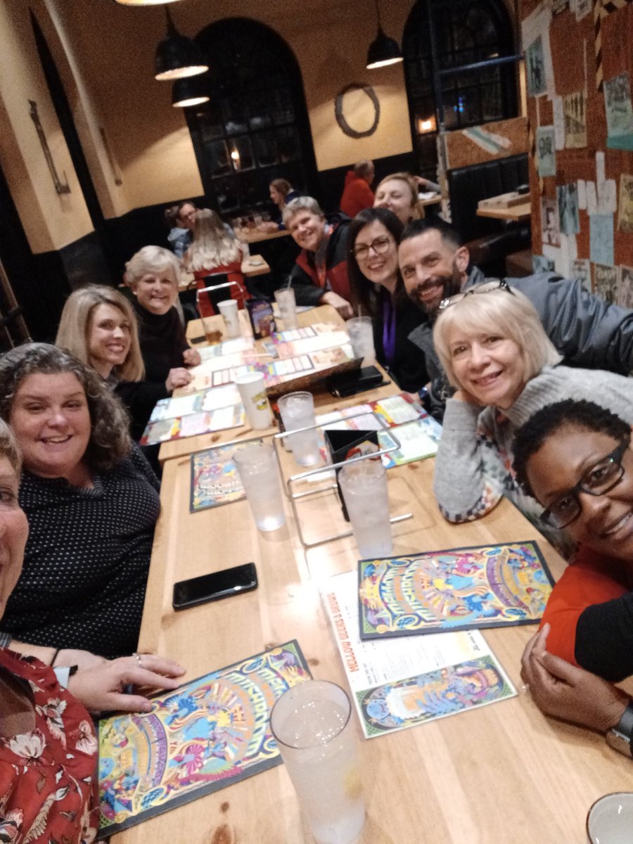 Hanging with my peeps at the #MellowMushroom! #VASCD2022
#itsthemostwonderfultimeoftheyear #learningandgrowing